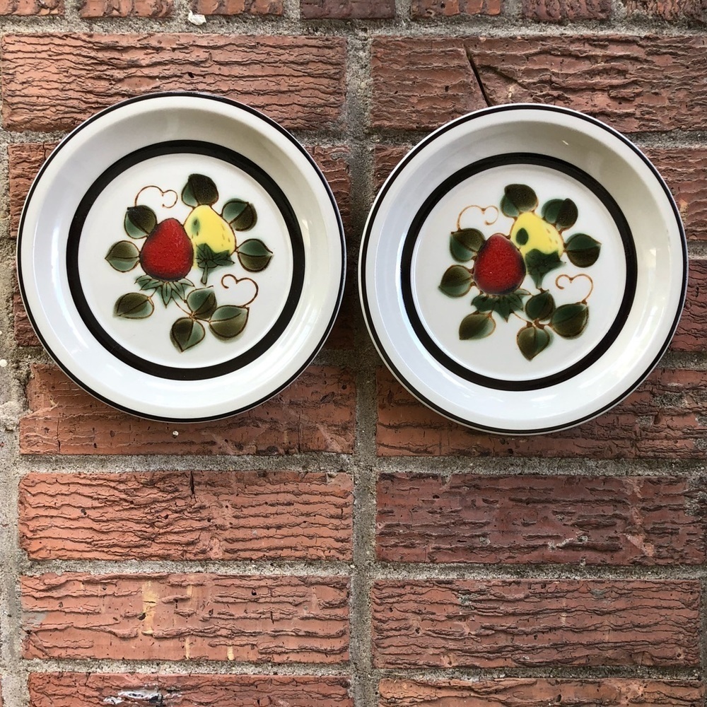 Set of 2 Vintage Strawberries Freezer to Oven Stoneware Sears Salad Plates 7.5”